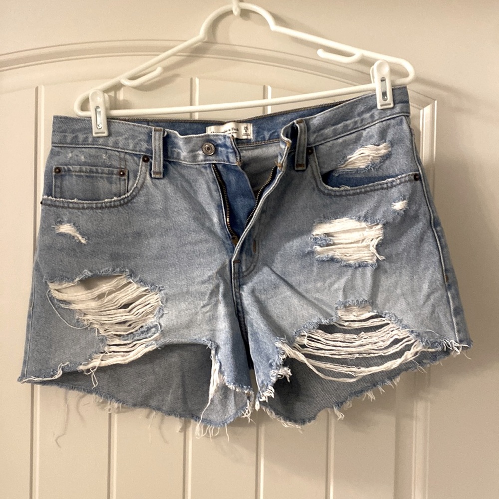 Abercrombie mid-rise boyfriend short